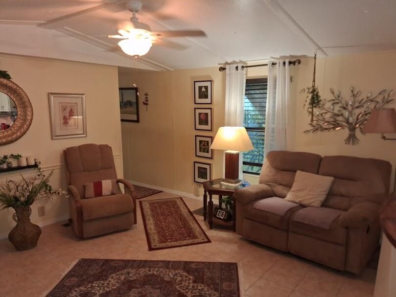 Active With Contract: $129,800 (2 beds, 1 baths, 728 Square Feet)