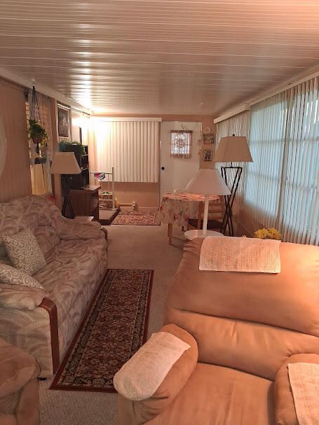 Active With Contract: $129,800 (2 beds, 1 baths, 728 Square Feet)