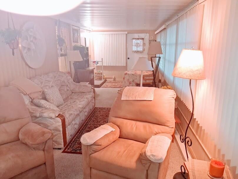 Active With Contract: $129,800 (2 beds, 1 baths, 728 Square Feet)