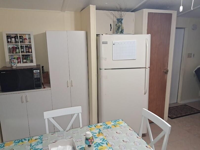 Active With Contract: $129,800 (2 beds, 1 baths, 728 Square Feet)