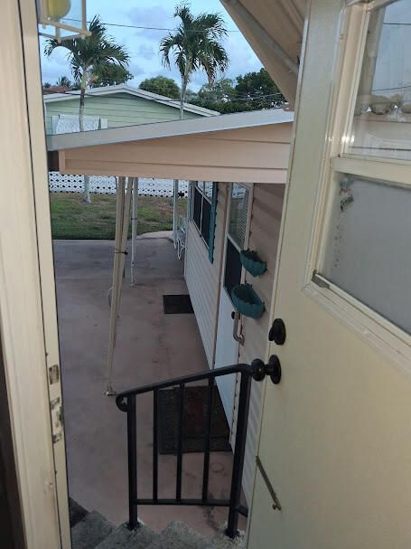 Active With Contract: $129,800 (2 beds, 1 baths, 728 Square Feet)