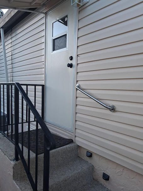 Active With Contract: $129,800 (2 beds, 1 baths, 728 Square Feet)