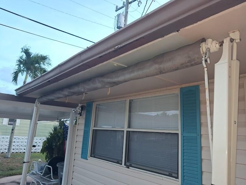 Active With Contract: $129,800 (2 beds, 1 baths, 728 Square Feet)