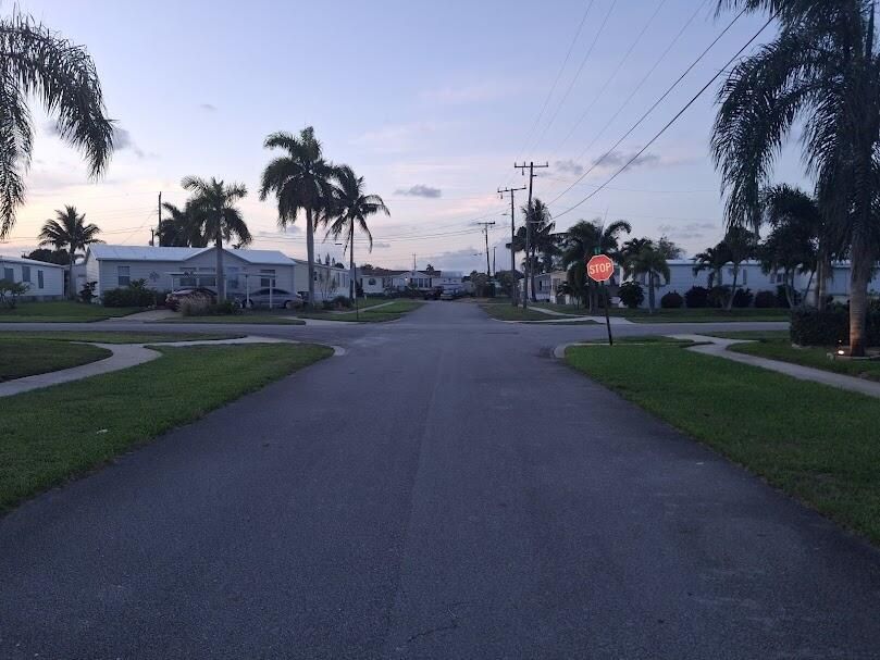 Active With Contract: $129,800 (2 beds, 1 baths, 728 Square Feet)