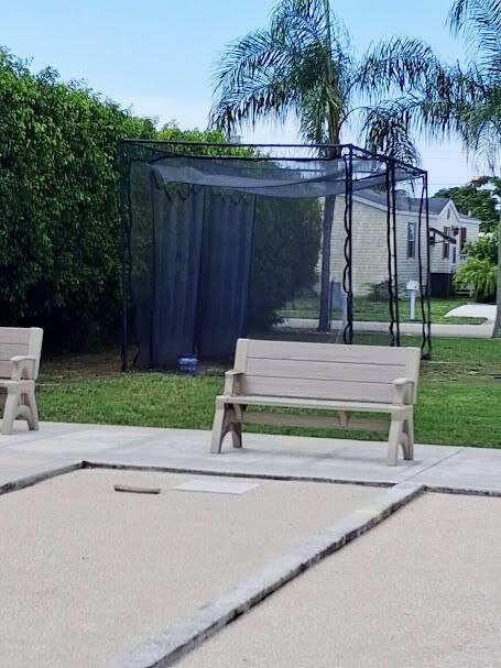 Active With Contract: $129,800 (2 beds, 1 baths, 728 Square Feet)