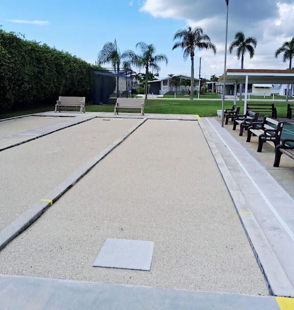 Active With Contract: $129,800 (2 beds, 1 baths, 728 Square Feet)