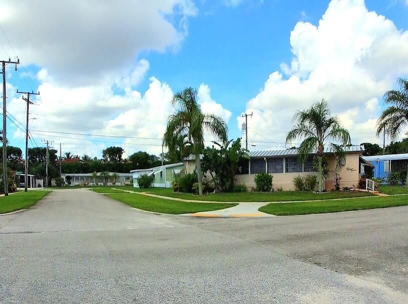 Active With Contract: $129,800 (2 beds, 1 baths, 728 Square Feet)