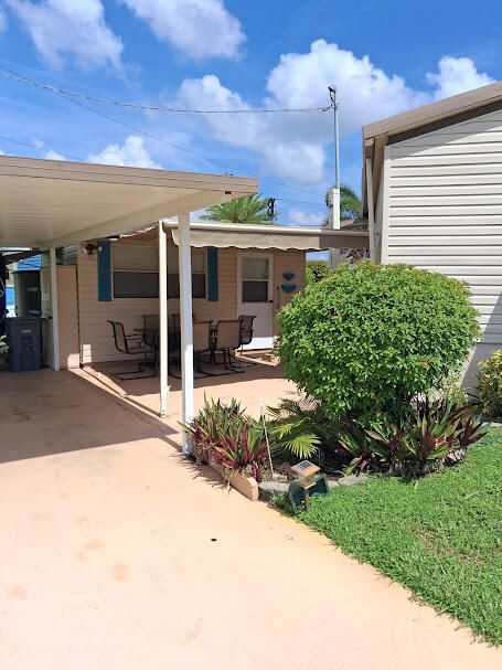 Active With Contract: $129,800 (2 beds, 1 baths, 728 Square Feet)