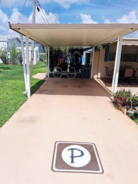 Active With Contract: $129,800 (2 beds, 1 baths, 728 Square Feet)