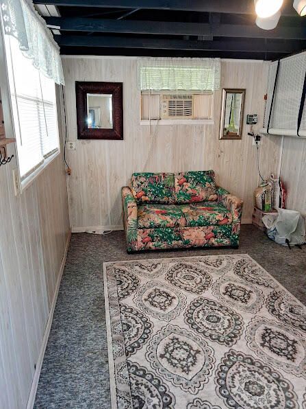 Active With Contract: $129,800 (2 beds, 1 baths, 728 Square Feet)