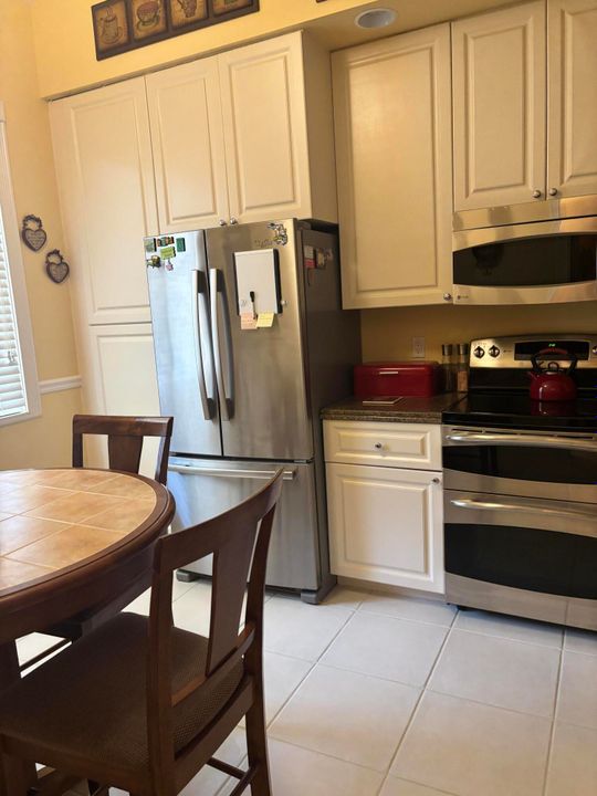 For Rent: $4,250 (2 beds, 2 baths, 1989 Square Feet)