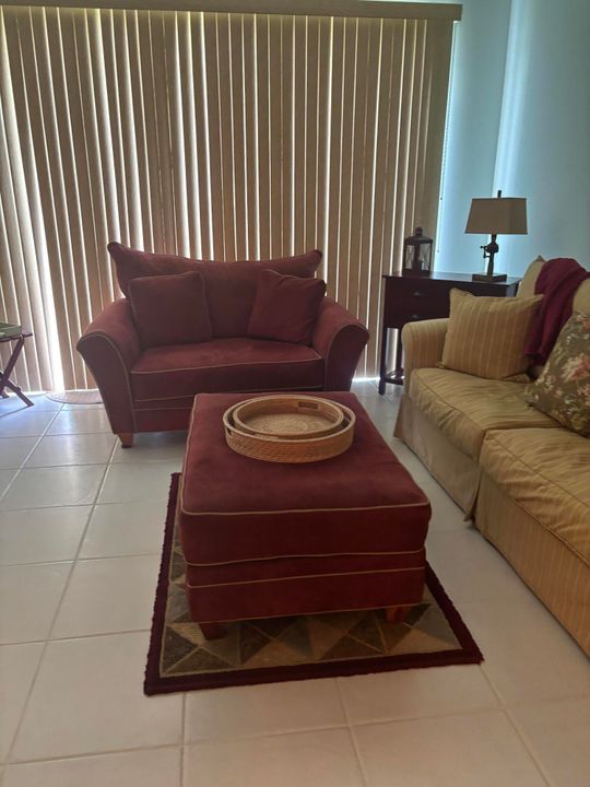 For Rent: $4,250 (2 beds, 2 baths, 1989 Square Feet)