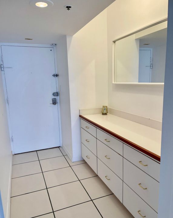 待售: $295,000 (1 贝兹, 1 浴室, 530 平方英尺)