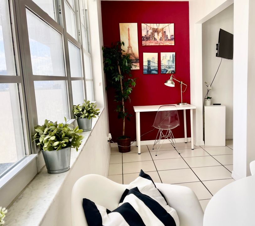 待售: $295,000 (1 贝兹, 1 浴室, 530 平方英尺)