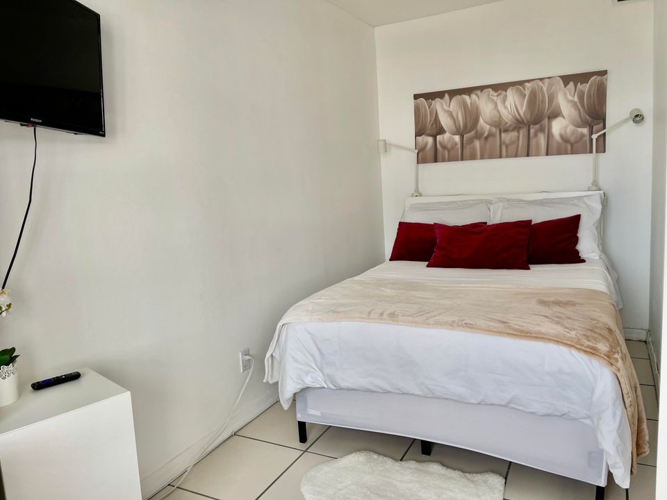 待售: $295,000 (1 贝兹, 1 浴室, 530 平方英尺)