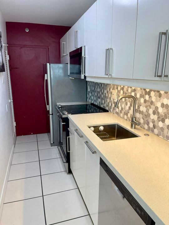 待售: $295,000 (1 贝兹, 1 浴室, 530 平方英尺)