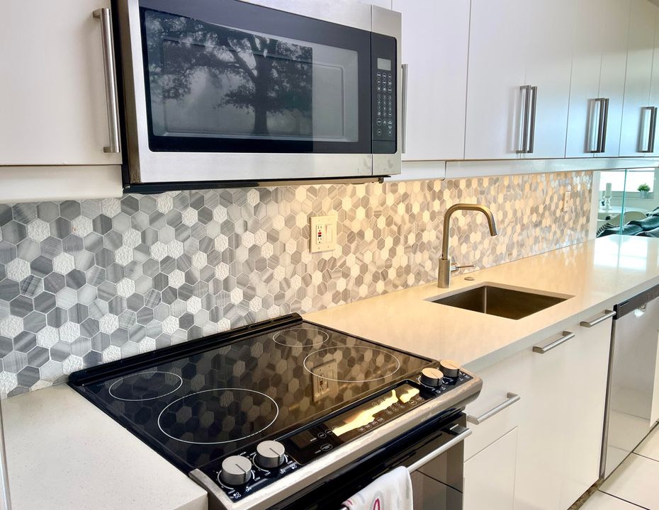 待售: $295,000 (1 贝兹, 1 浴室, 530 平方英尺)