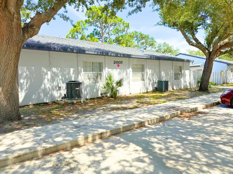 For Sale: $130,000 (1 beds, 1 baths, 660 Square Feet)