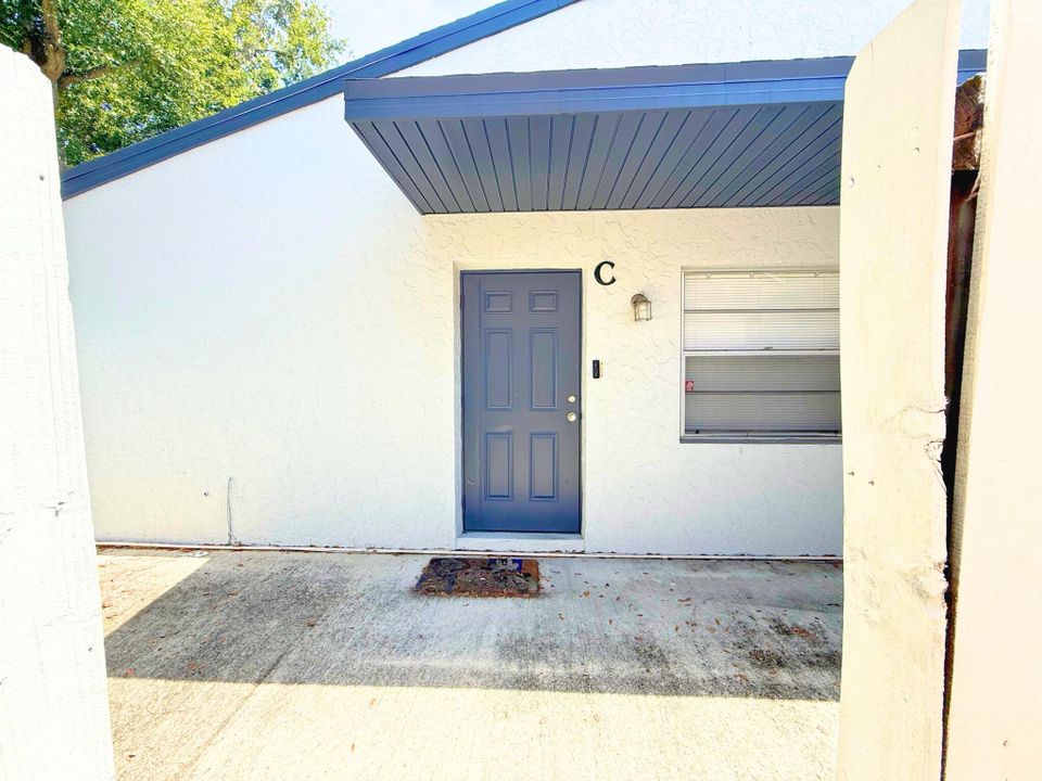 For Sale: $130,000 (1 beds, 1 baths, 660 Square Feet)