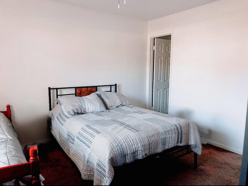 For Sale: $130,000 (1 beds, 1 baths, 660 Square Feet)