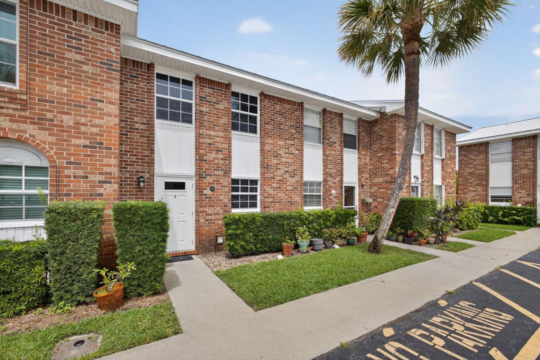 最近售出: $284,900 (2 贝兹, 1 浴室, 1024 平方英尺)