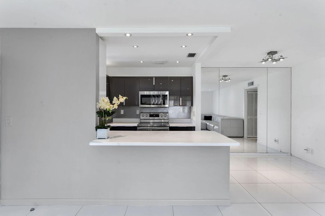 Под контрактом: $259,000 (2 спален, 2 ванн, 1137 Квадратных фут)