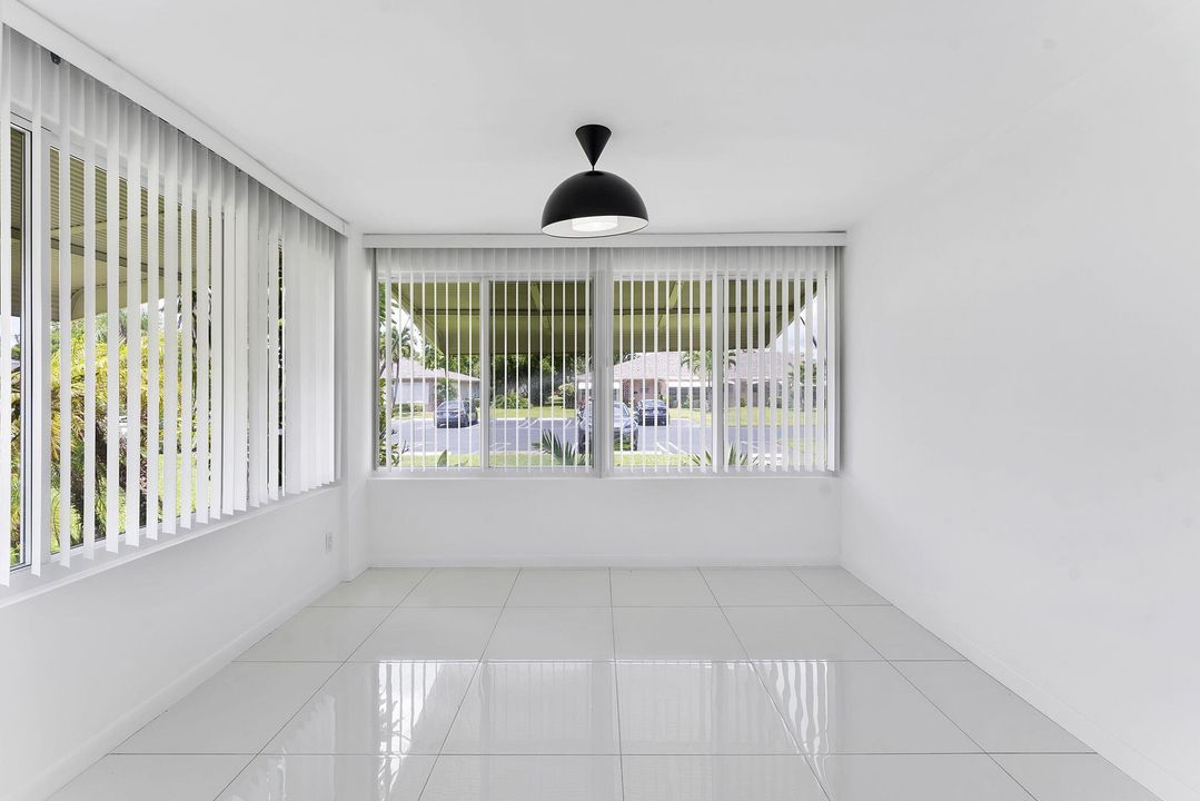 Под контрактом: $259,000 (2 спален, 2 ванн, 1137 Квадратных фут)