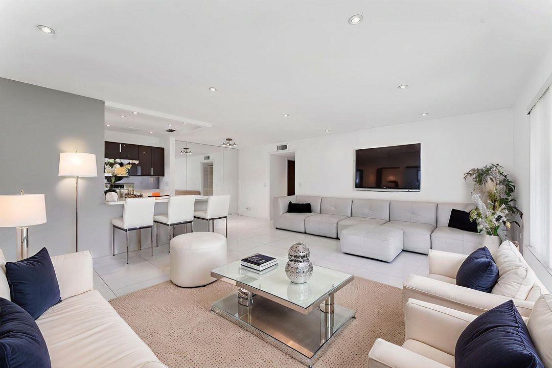 Под контрактом: $259,000 (2 спален, 2 ванн, 1137 Квадратных фут)