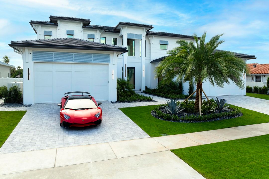 For Sale: $8,750,000 (5 beds, 7 baths, 5804 Square Feet)