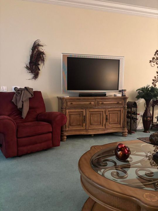 For Rent: $4,250 (2 beds, 2 baths, 1989 Square Feet)