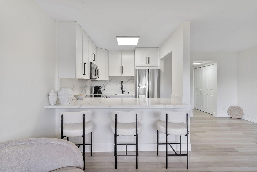 待售: $127,000 (1 贝兹, 1 浴室, 720 平方英尺)