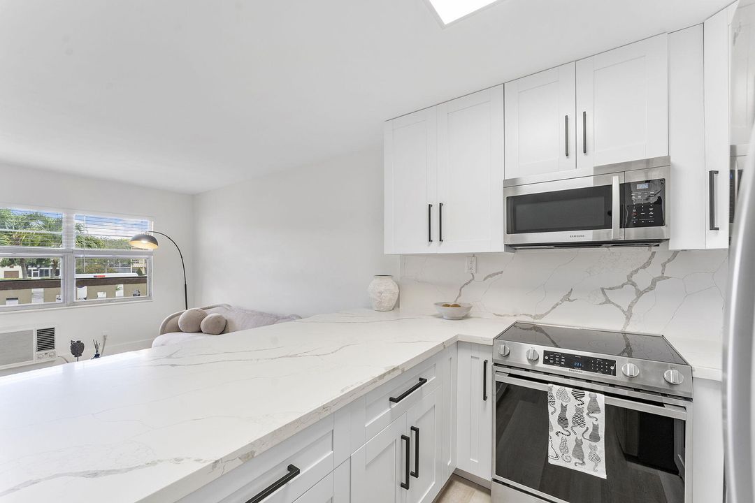 待售: $127,000 (1 贝兹, 1 浴室, 720 平方英尺)