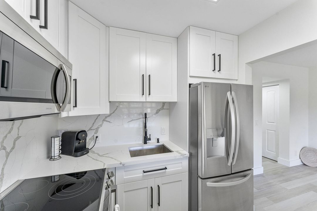 待售: $127,000 (1 贝兹, 1 浴室, 720 平方英尺)