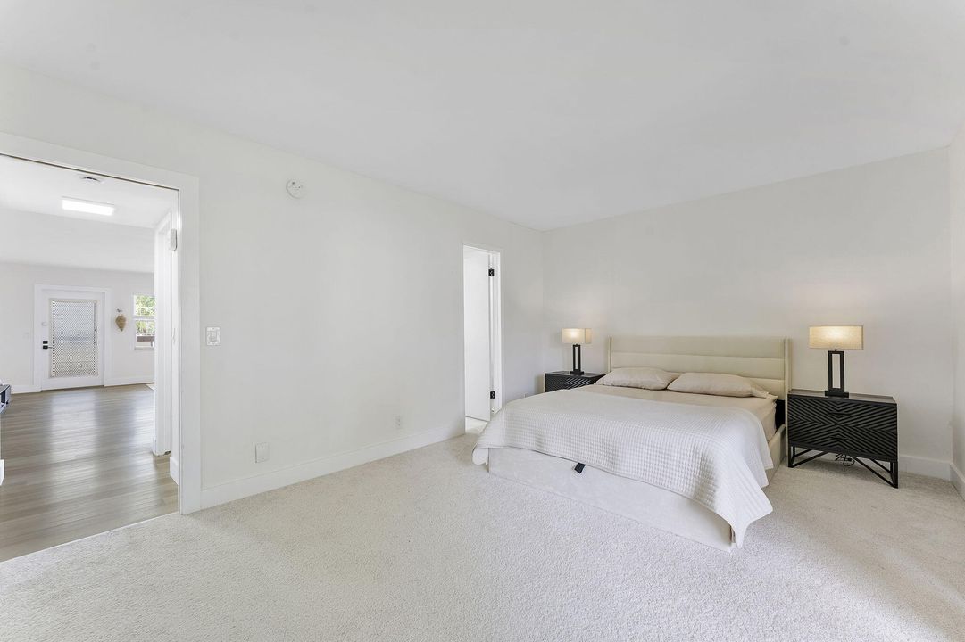 待售: $127,000 (1 贝兹, 1 浴室, 720 平方英尺)