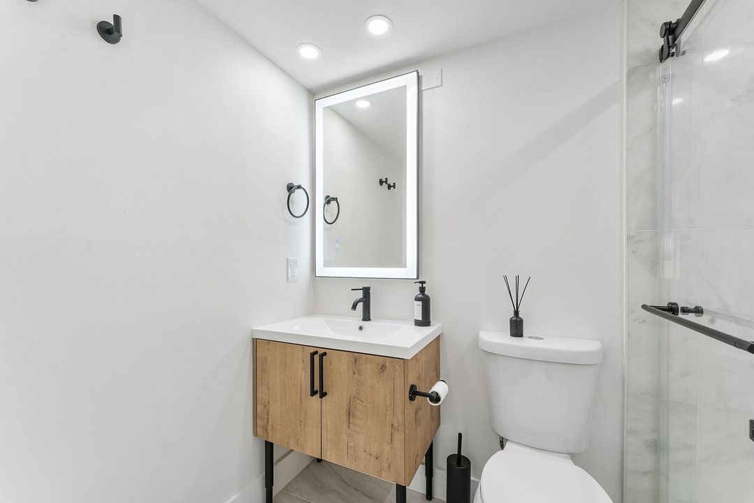 待售: $127,000 (1 贝兹, 1 浴室, 720 平方英尺)