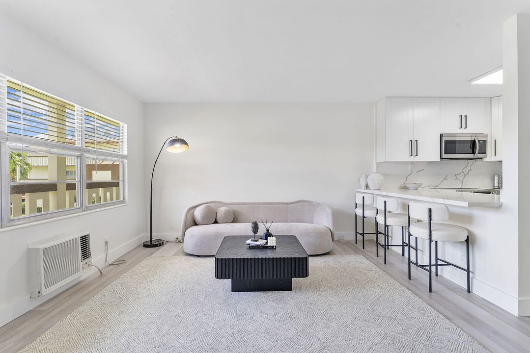 待售: $127,000 (1 贝兹, 1 浴室, 720 平方英尺)