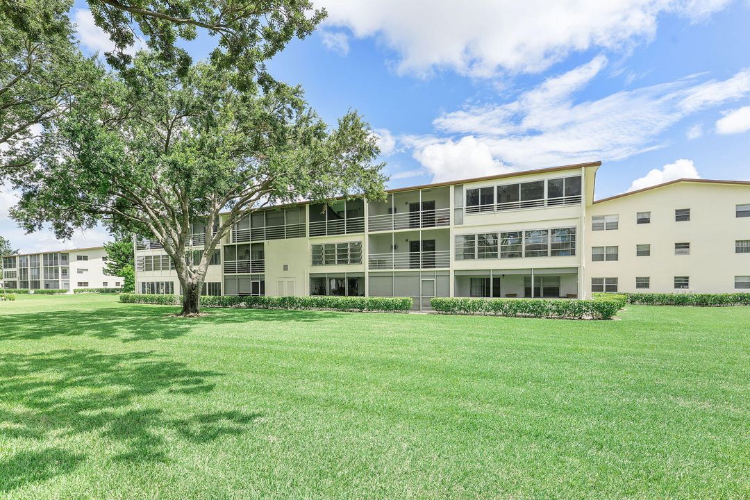 待售: $127,000 (1 贝兹, 1 浴室, 720 平方英尺)