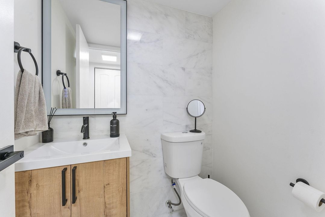 待售: $127,000 (1 贝兹, 1 浴室, 720 平方英尺)