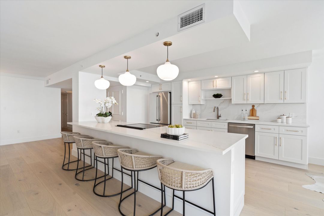 合同活跃: $1,399,000 (2 贝兹, 2 浴室, 1627 平方英尺)