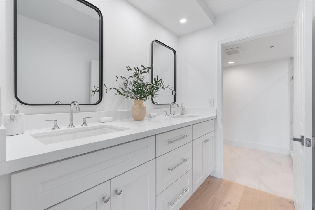 合同活跃: $1,399,000 (2 贝兹, 2 浴室, 1627 平方英尺)