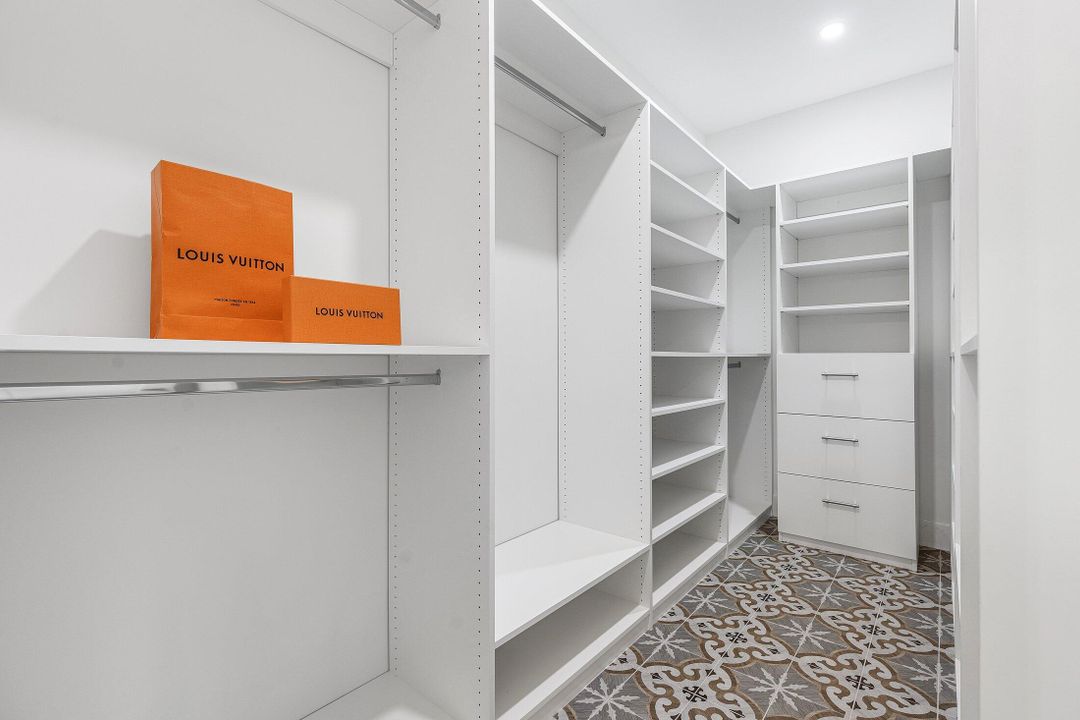 待售: $2,725,000 (7 贝兹, 4 浴室, 4246 平方英尺)