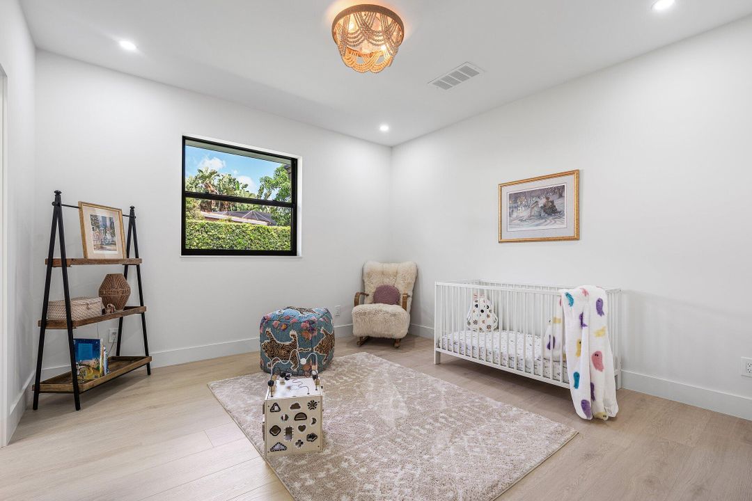 待售: $2,725,000 (7 贝兹, 4 浴室, 4246 平方英尺)