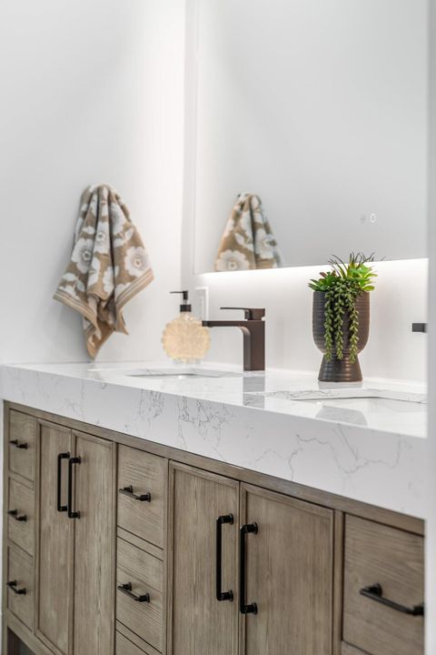 待售: $2,725,000 (7 贝兹, 4 浴室, 4246 平方英尺)