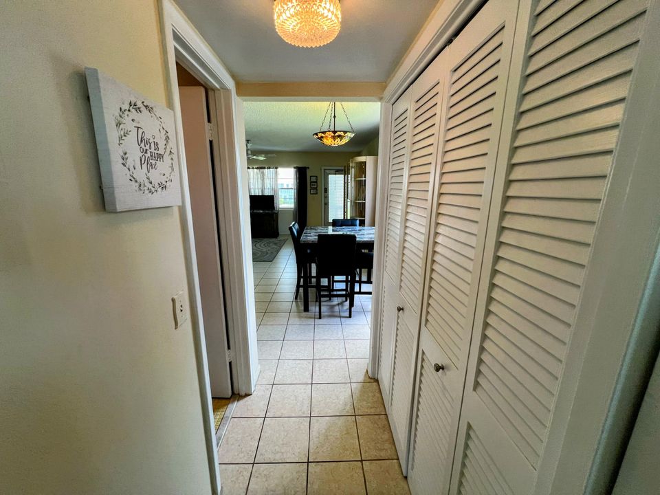 Под контрактом: $74,900 (1 спален, 1 ванн, 702 Квадратных фут)