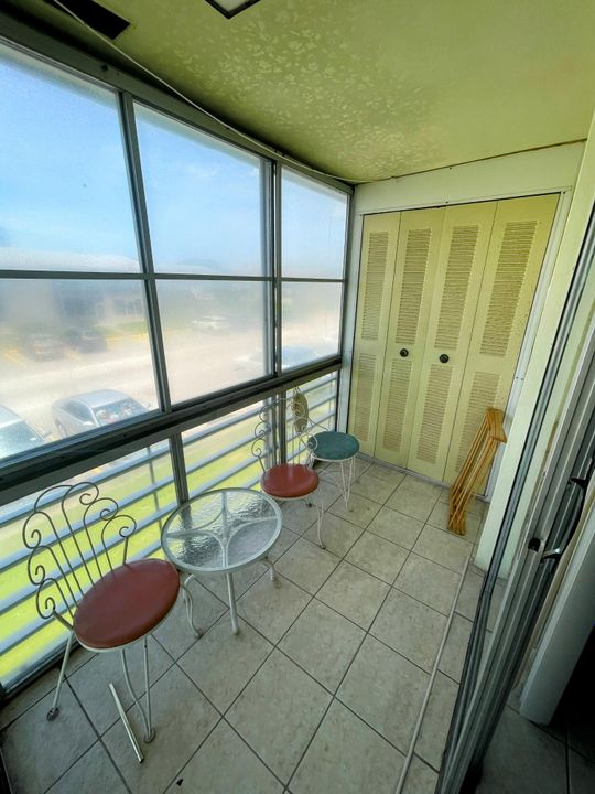 Под контрактом: $74,900 (1 спален, 1 ванн, 702 Квадратных фут)