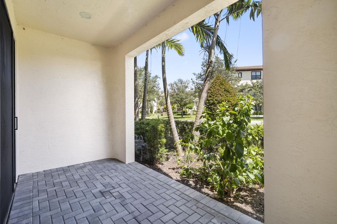 En Venta: $950,000 (4 camas, 3 baños, 2750 Pies cuadrados)