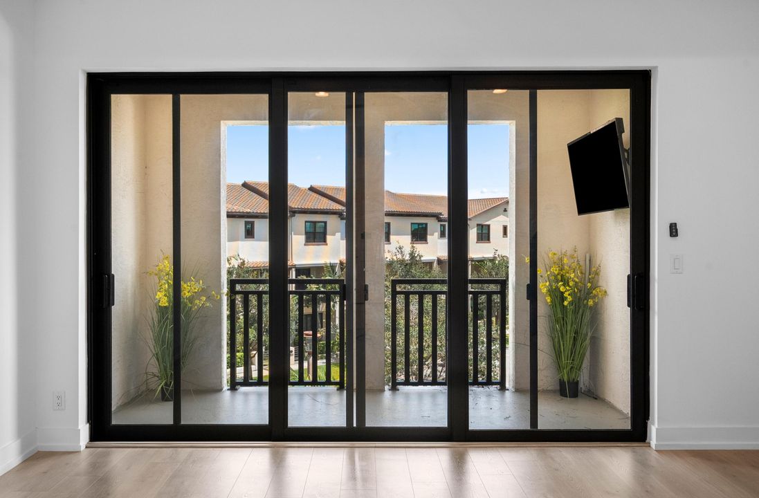 En Venta: $950,000 (4 camas, 3 baños, 2750 Pies cuadrados)