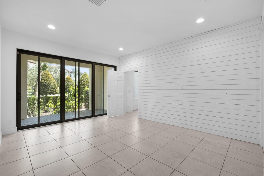 En Venta: $950,000 (4 camas, 3 baños, 2750 Pies cuadrados)