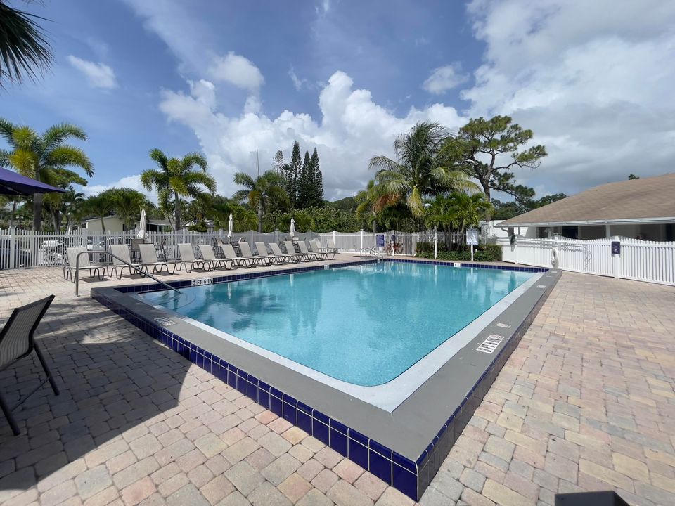 For Sale: $160,000 (2 beds, 2 baths, 1250 Square Feet)