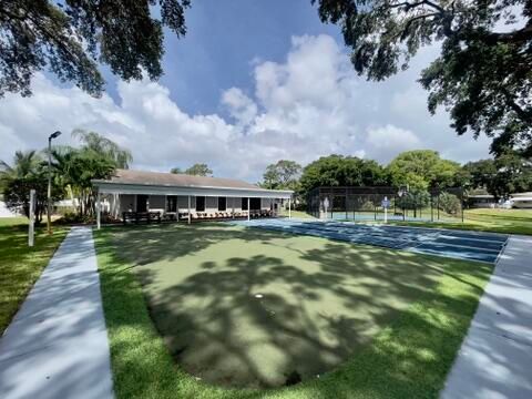 For Sale: $160,000 (2 beds, 2 baths, 1250 Square Feet)